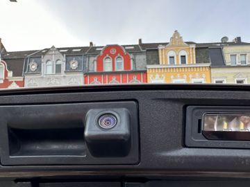 Fahrzeugabbildung Volkswagen Tiguan R-LINE 19 ZOLL  DSG NAVI XENON KAMERA