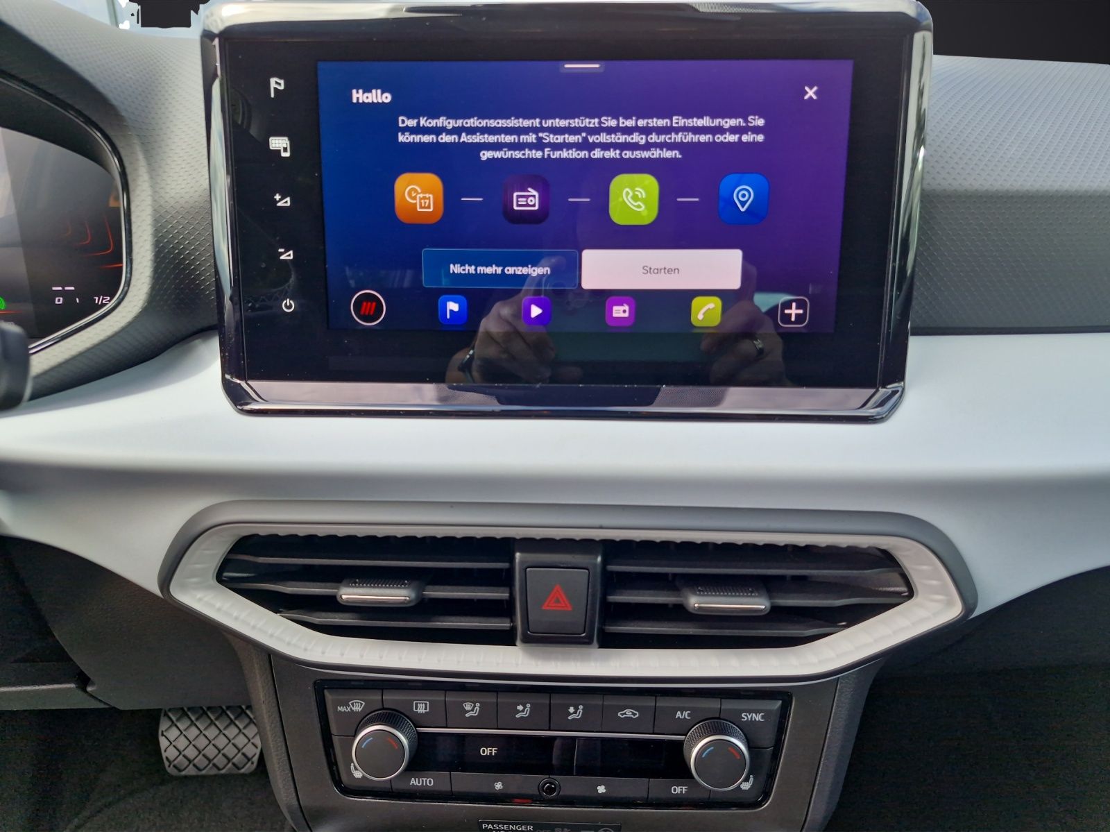 Fahrzeugabbildung SEAT Arona Road Edition 1.0 TSI DSG AHZ KLIMA