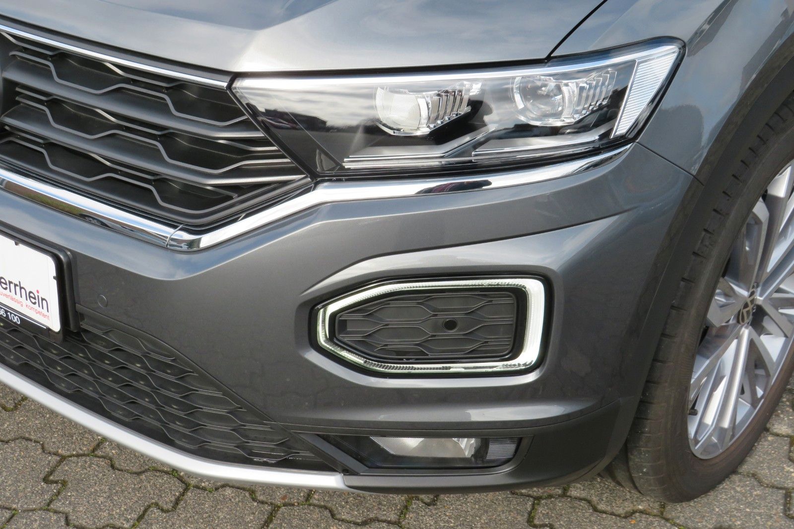 Fahrzeugabbildung Volkswagen T-Roc SPORT/R-LINE ACC KAMERA SITZH. 18`NAVI 1H