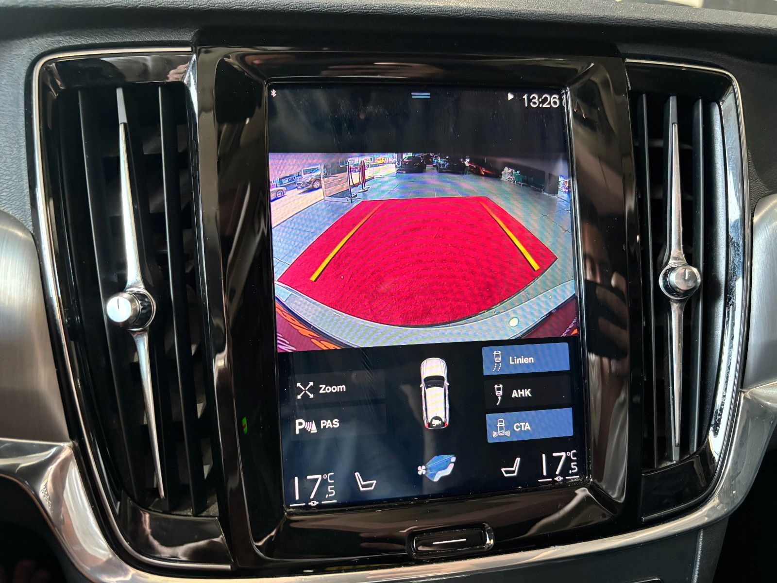 Fahrzeugabbildung Volvo V90 Momentum /KAMERA/PANO/AHK/SHZ/ACC++/LED