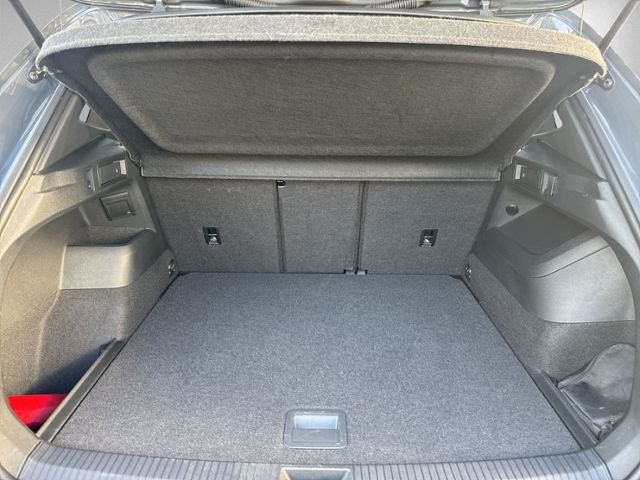 Tiguan 2.0 TDI DSG R-LINE AHK+NAVI.+ACC+HEAD-UP+