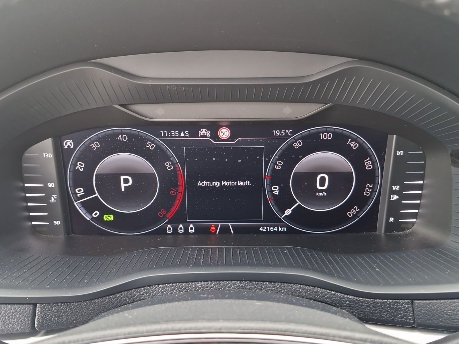 Fahrzeugabbildung SKODA Karoq Clever 1.5 TSI DSG LED Navi ACC AHK 4xSHZ