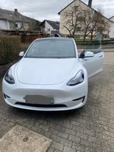 Tesla Model Y Long Range AWD 8-fach AHK - Tesla Model Y: Von Privat