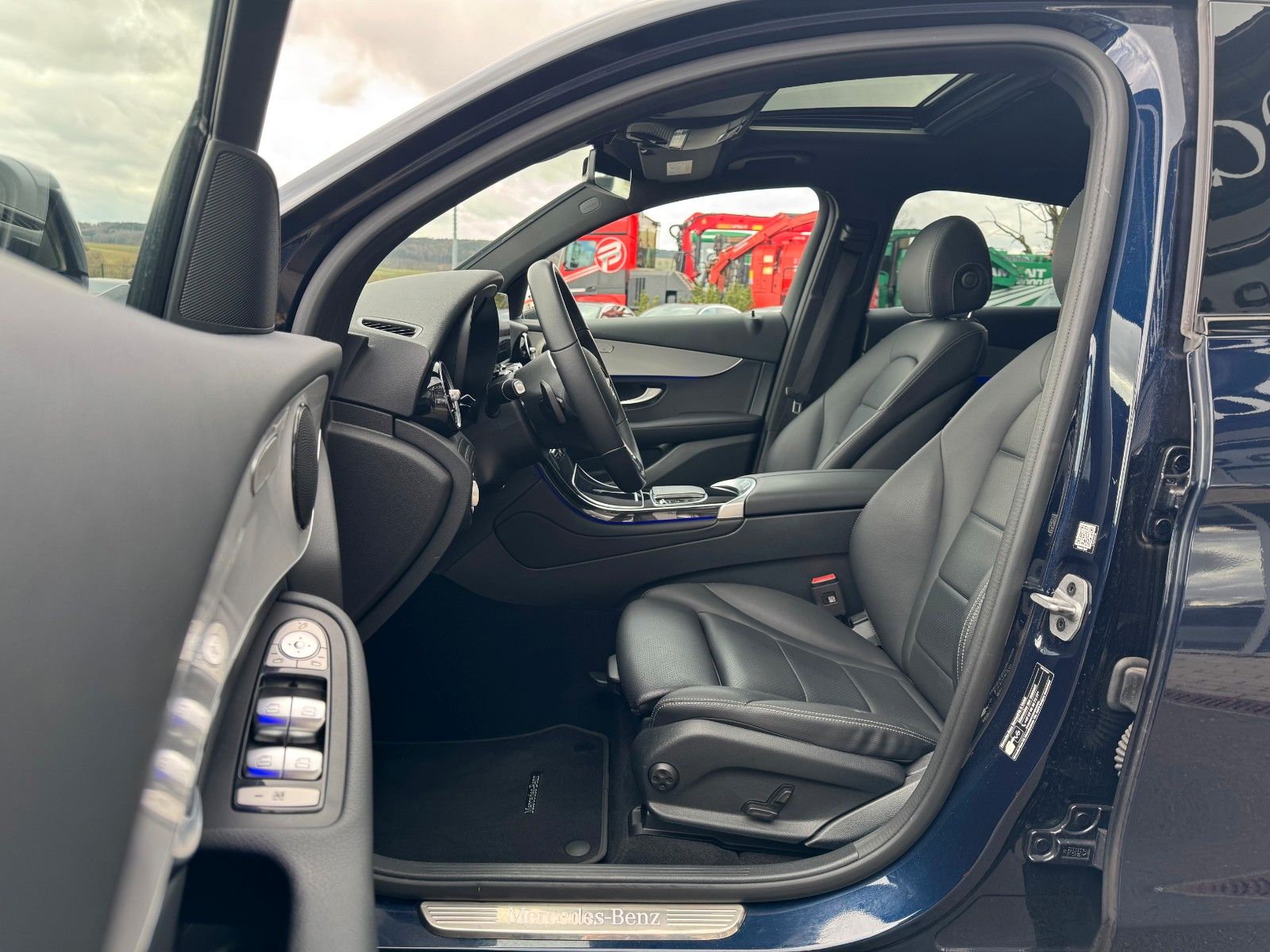 Fahrzeugabbildung Mercedes-Benz GLC 200 d 4M Coupe Night+R-Kamera+S-Dach+