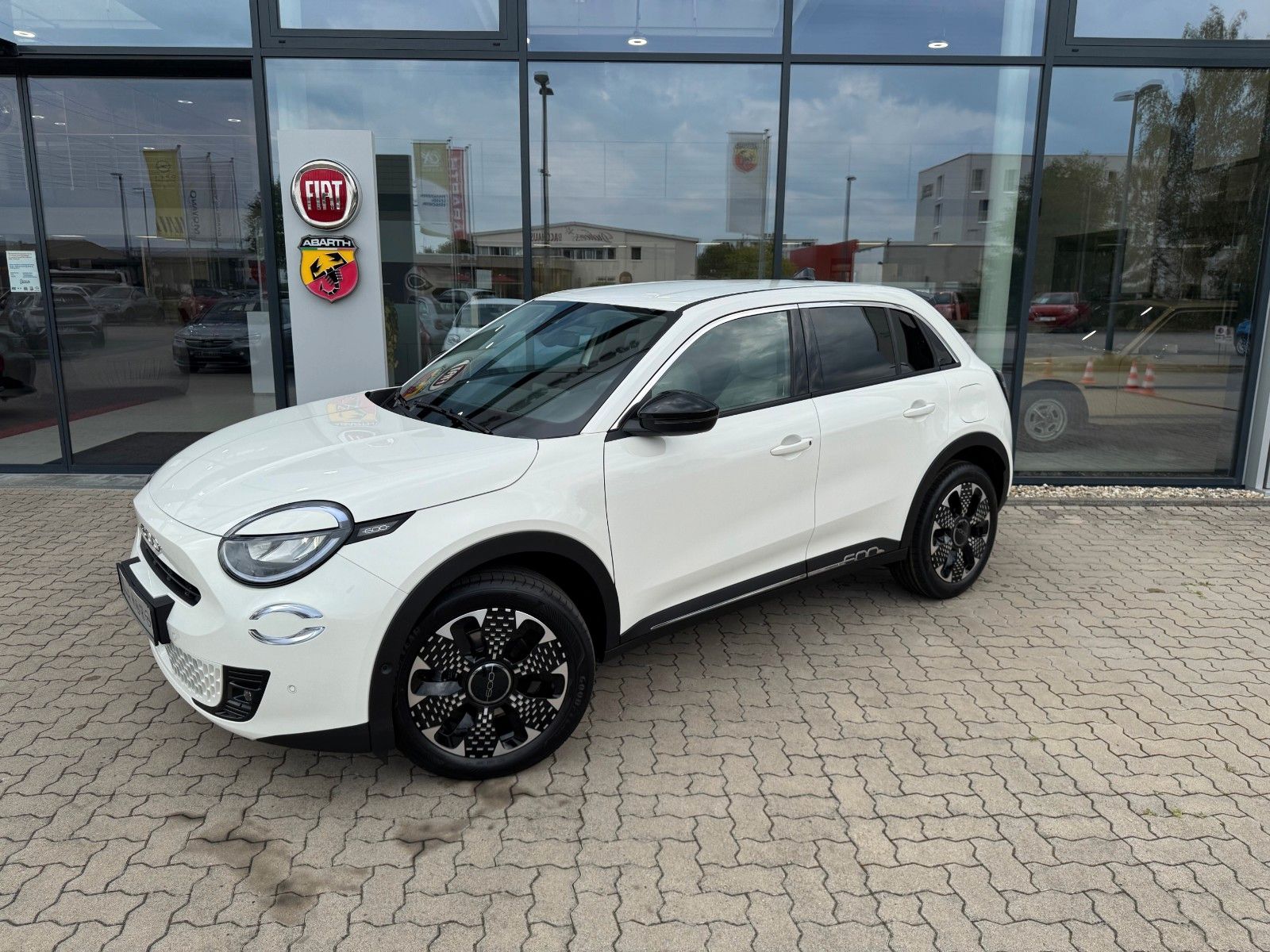 Fiat 600 Hybrid 145 PS La Prima + 4 Jahre Garantie