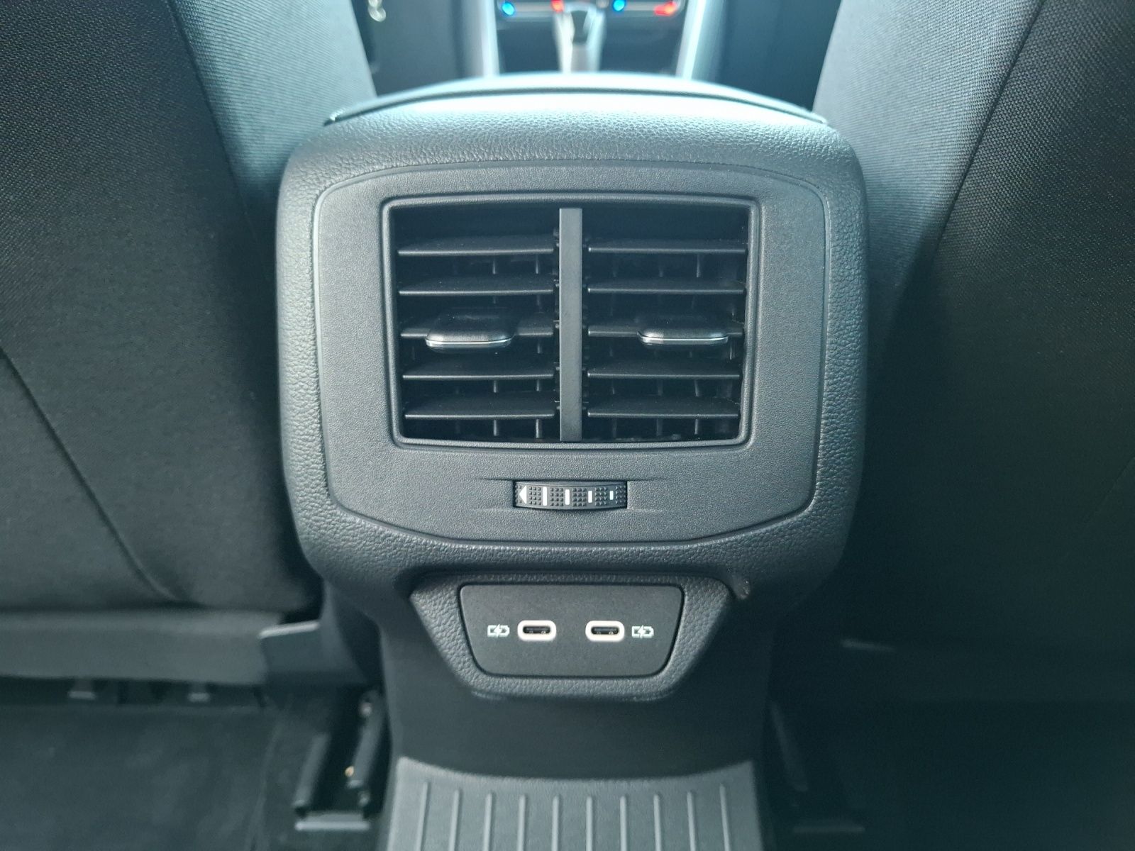Fahrzeugabbildung Volkswagen T-Roc TDI Style DSG LEDplus Navi AID ACC RFK SH