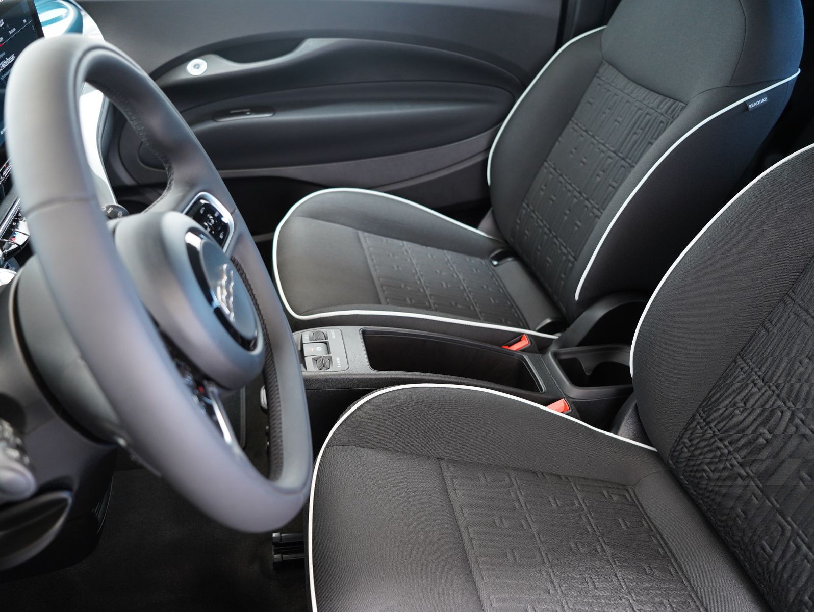 Fahrzeugabbildung Fiat 500e 87KW/42kWh/DC-LADEN/CARPLAY/DAB/SOH