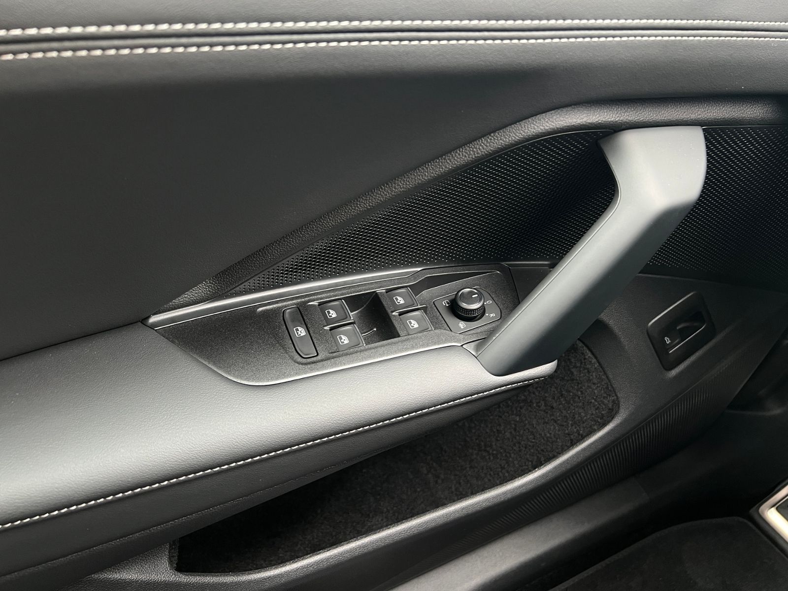 Fahrzeugabbildung Volkswagen Tiguan  ENERGY 2.0 TDI DSG *AHK, Navi, Ganzjahre