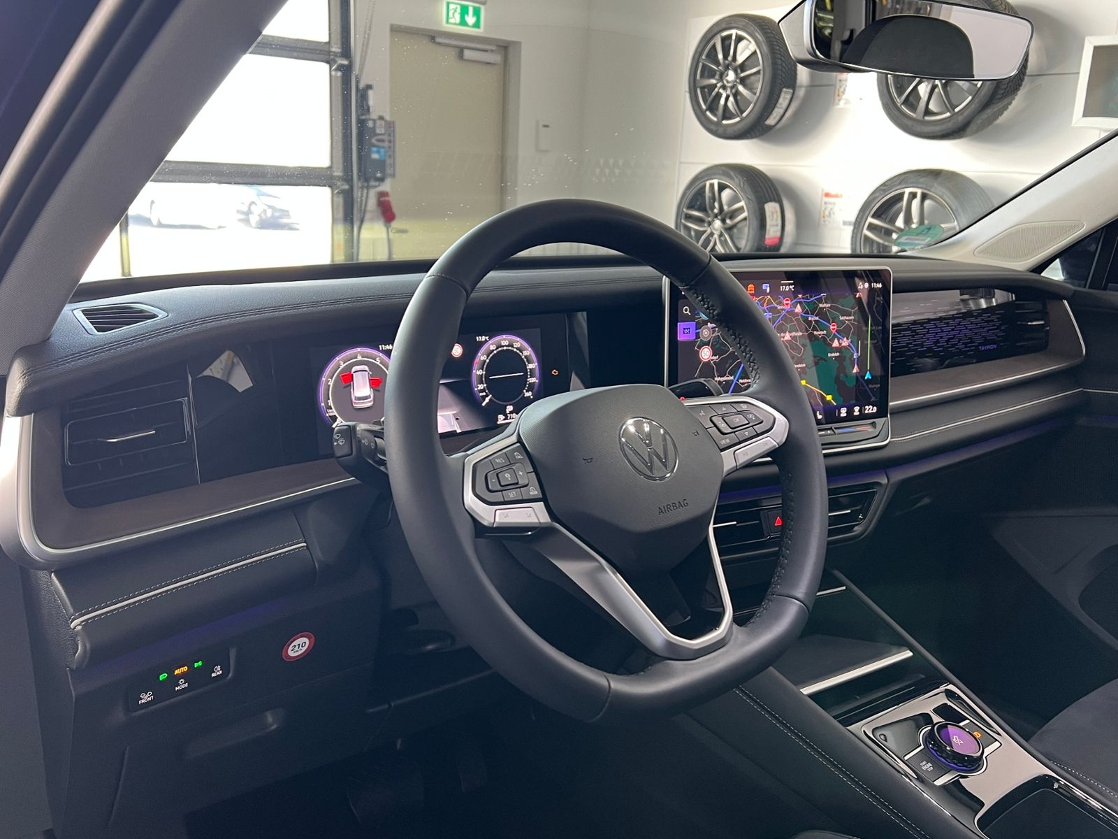 Fahrzeugabbildung Volkswagen Tayron Elegance 1.5 eTSI DSG *AHK, LED, 7-Sitze,
