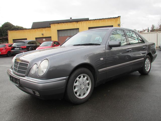 Mercedes-Benz E 230 ELEGANCE Alu CD Schiebedach el. Fensterh.