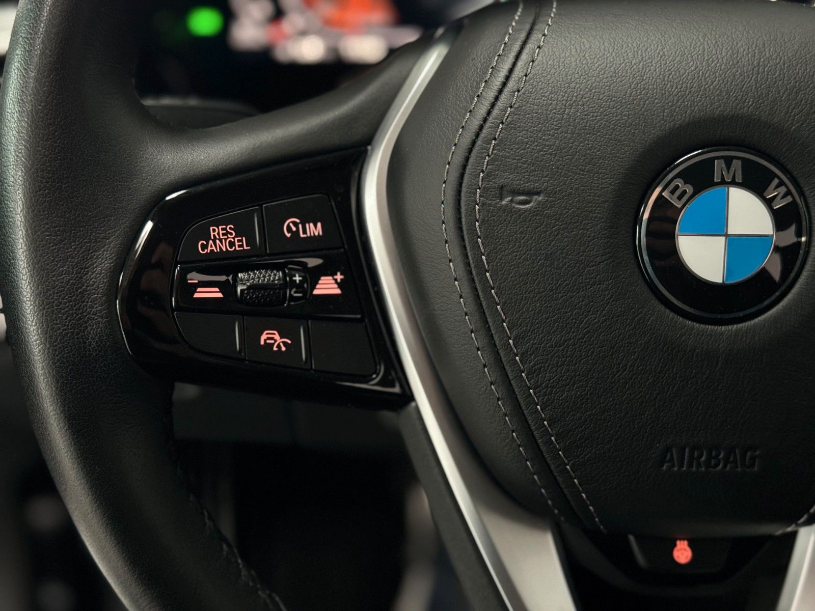Fahrzeugabbildung BMW 530d Stop&Go AHK HUD DAB Cockpit DisplayKey HiFi