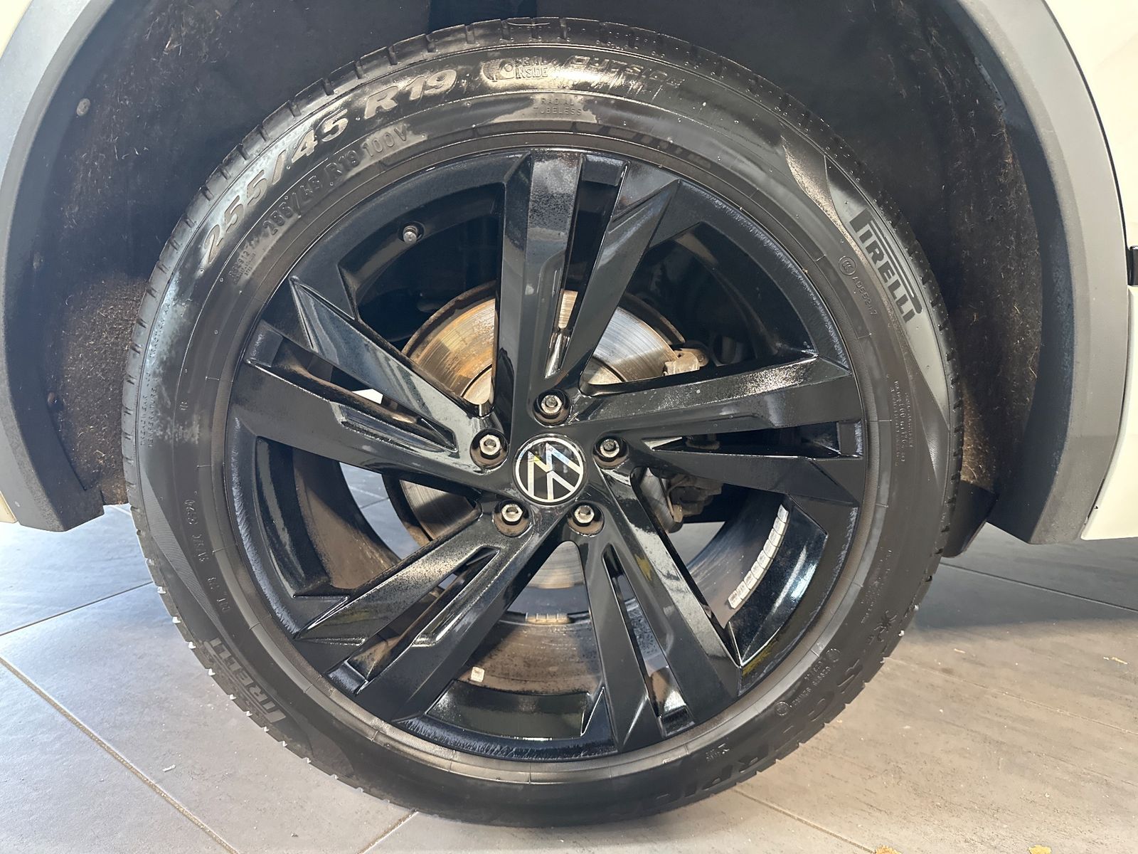 Volkswagen Tiguan Allspace R-Line Black 4M NAV+LED+PANO+KAM imagem 3