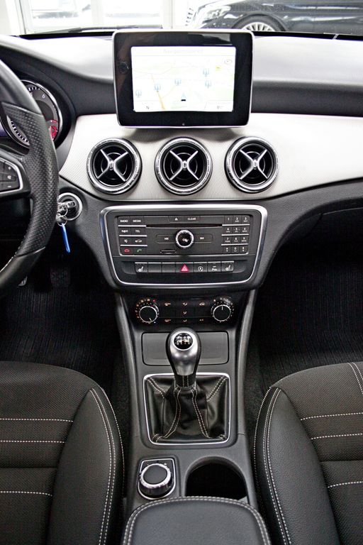 Mercedes-Benz CLA 180 Coupe KAMERA SCHECKH SOUND