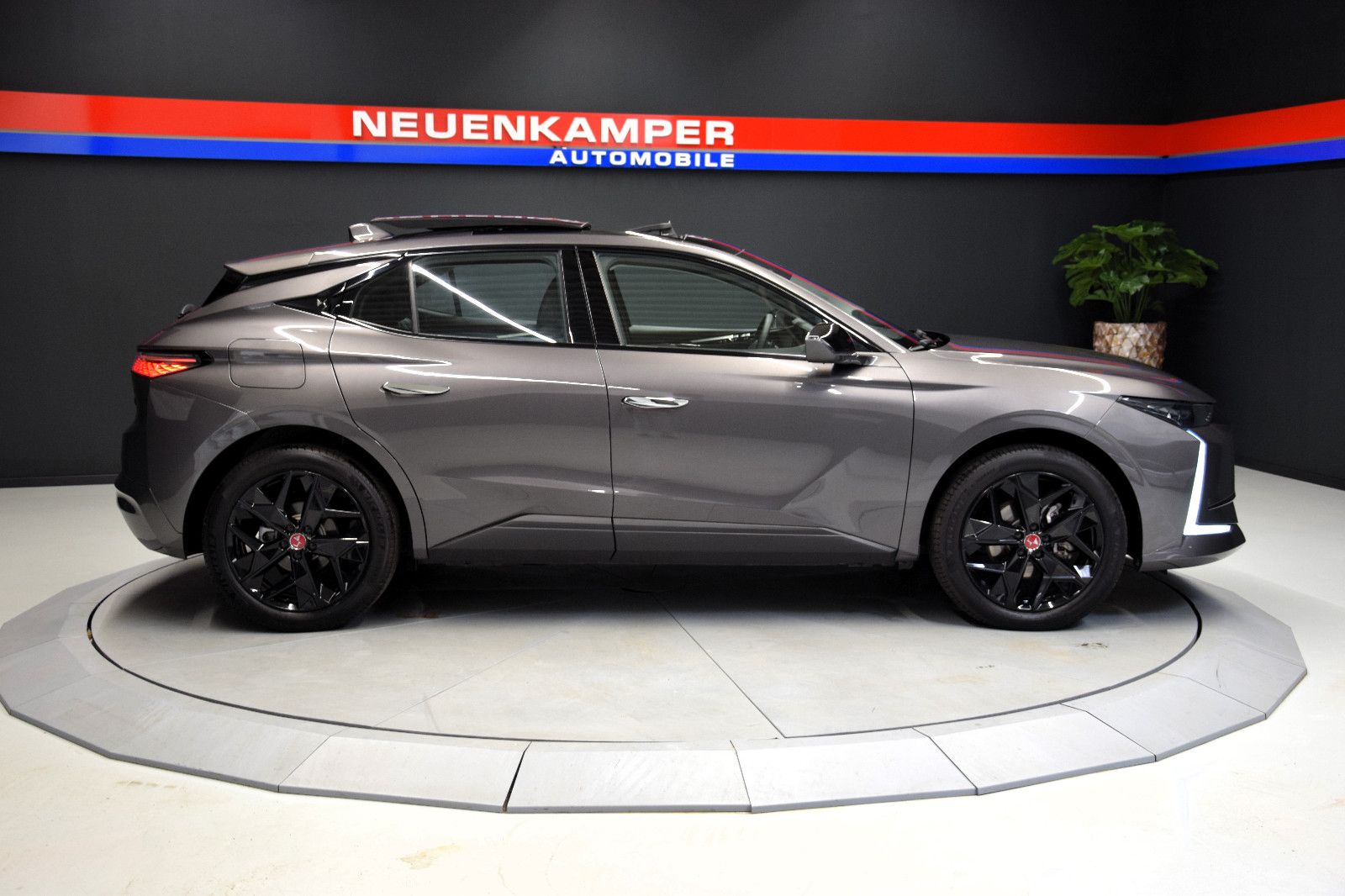 Fahrzeugabbildung DS Automobiles DS4 Performance Line Pano Sitzheizung