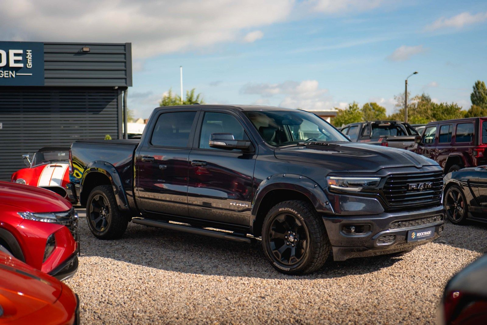 Fahrzeugabbildung Dodge RAM 5.7 V8 HEMI 4x4 OFFROAD Night Limited 19%