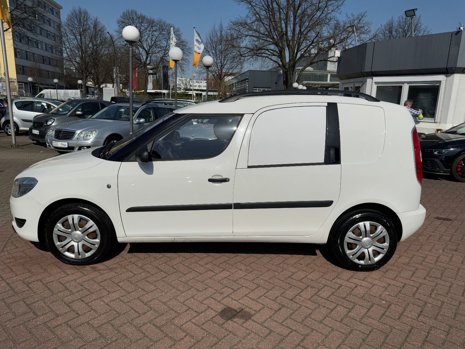 Fahrzeugabbildung SKODA Roomster Praktik 1.6 TDI 1.HAND SKODA SCHECKHEFT