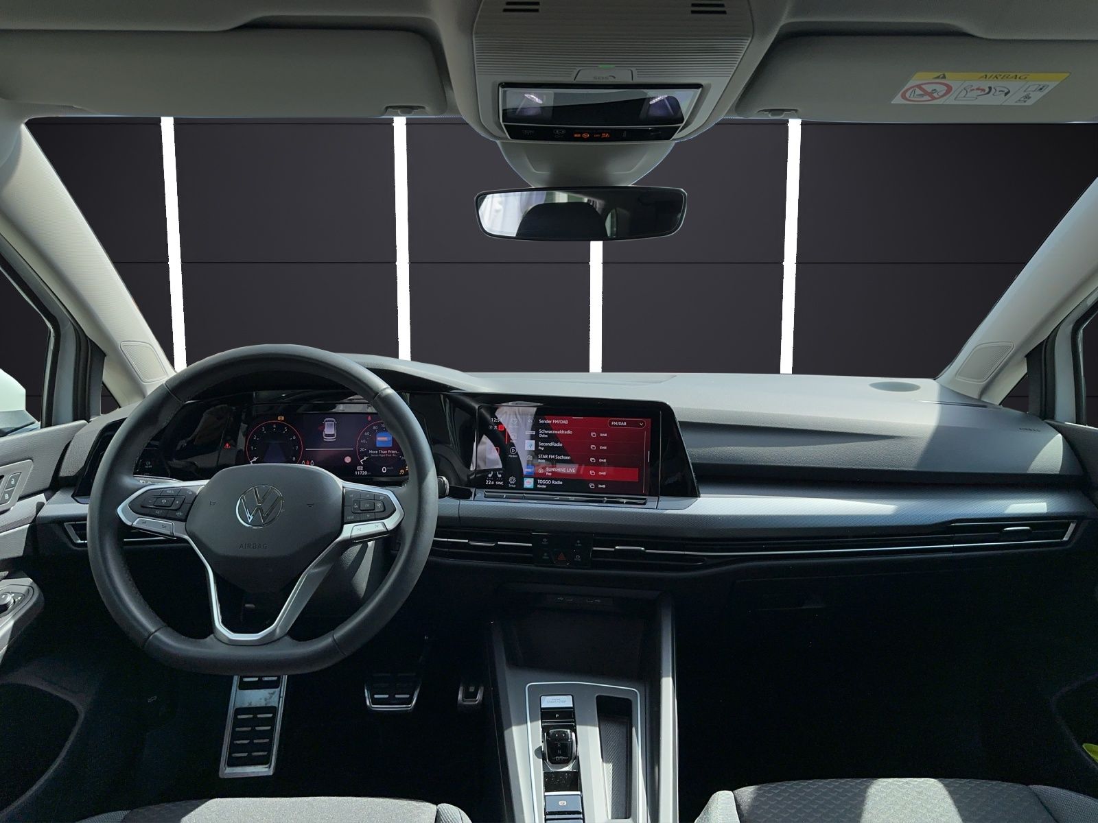Fahrzeugabbildung Volkswagen Golf VIII Variant eTSI Active DSG DSG NAVI LED A