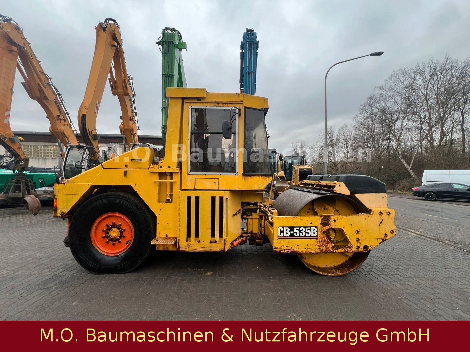 Fahrzeugabbildung CAT CB-535 B / Kombiwalze /