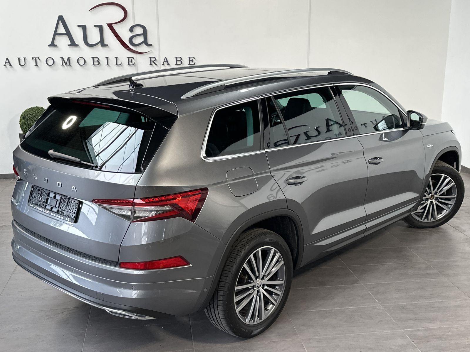 Fahrzeugabbildung SKODA Kodiaq L&K NAV+MATRIX+PANO+ACC+360°+19ZO+CARPLAY