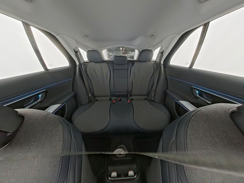 Fahrzeugabbildung Mercedes-Benz E 200 T AVANTGARDE+DISTR+MBUX+AHK+KEYL+LED+TOTW+