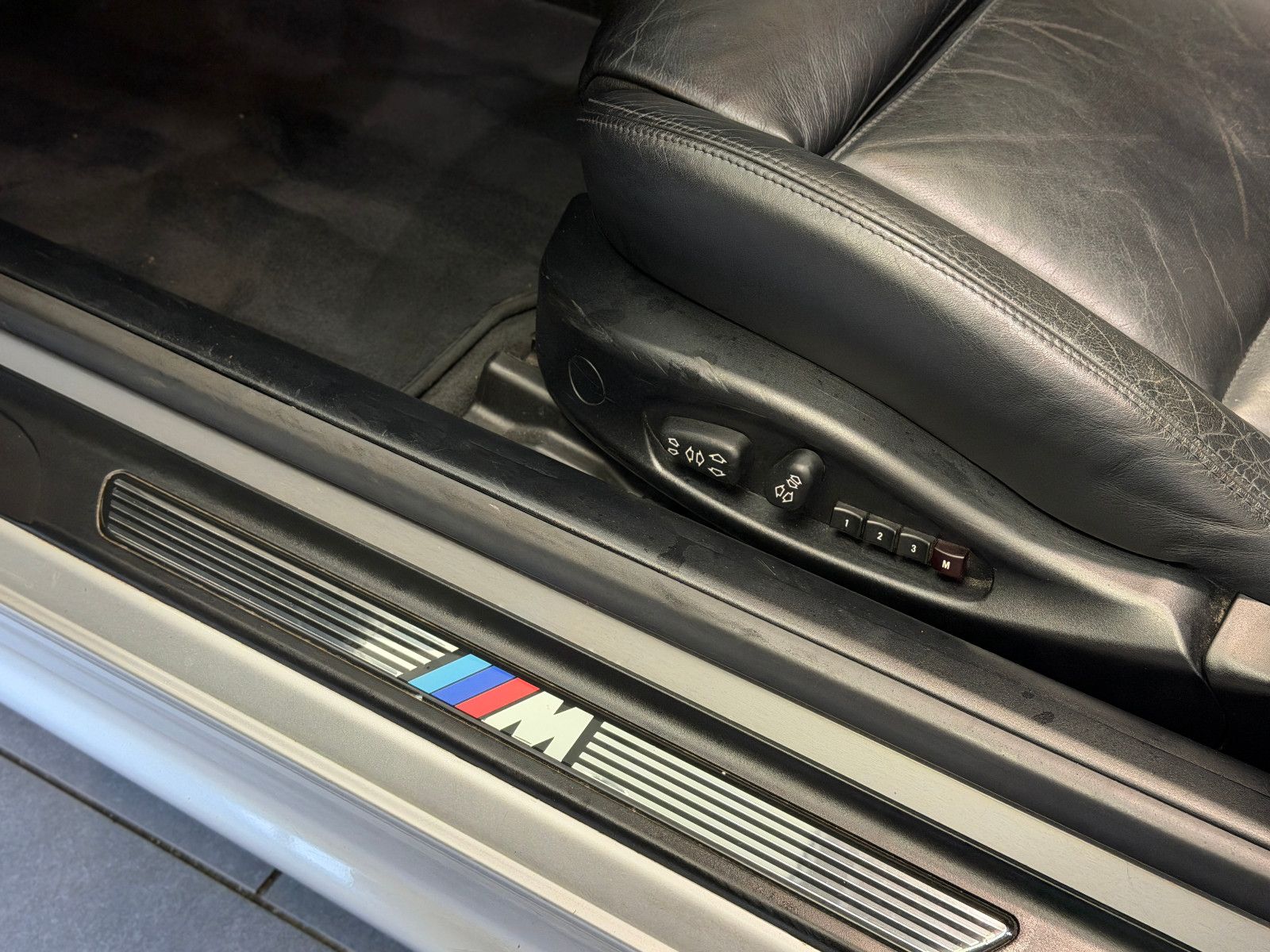 Fahrzeugabbildung BMW 330Ci|M-PAKET 2|HIFI|PDC|NAVI|LCI