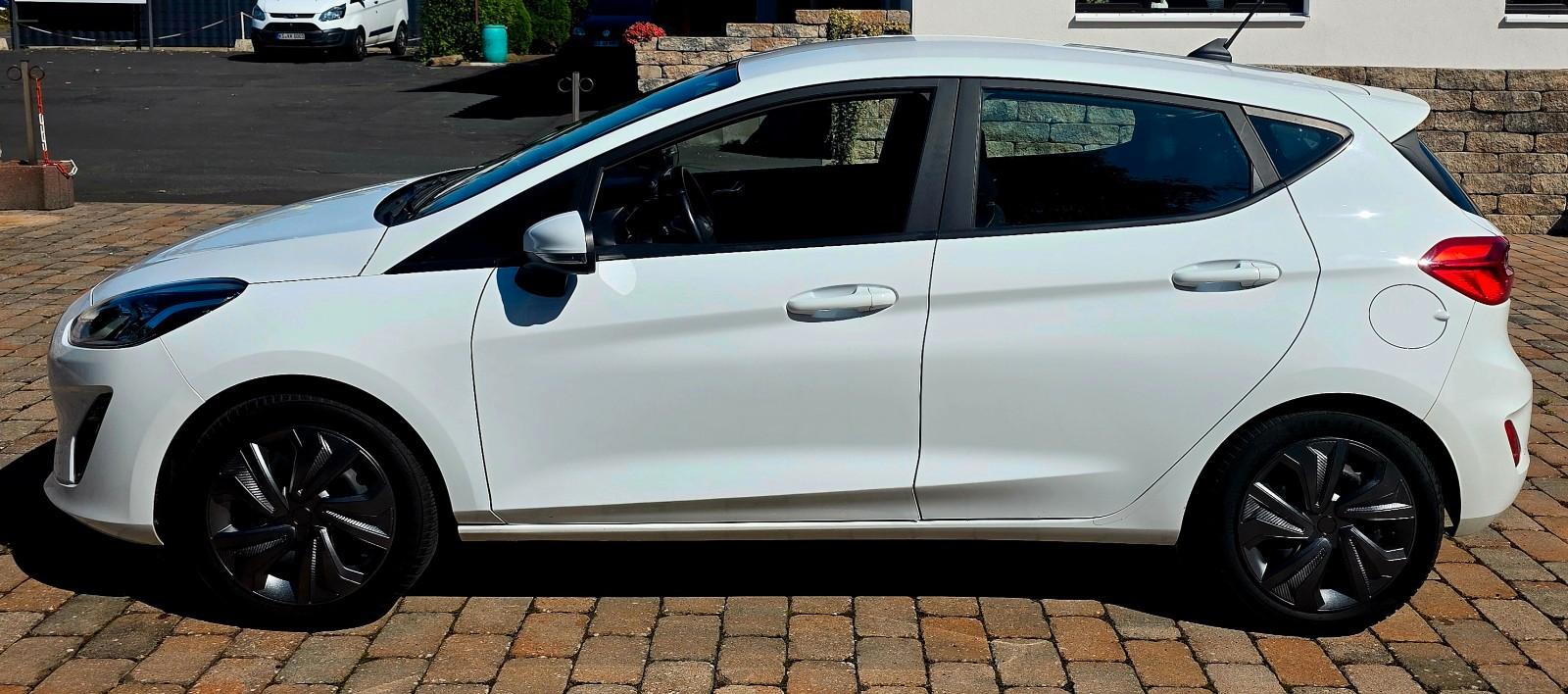 Ford Fiesta Cool & Connect TÜV / SERVICE NEU