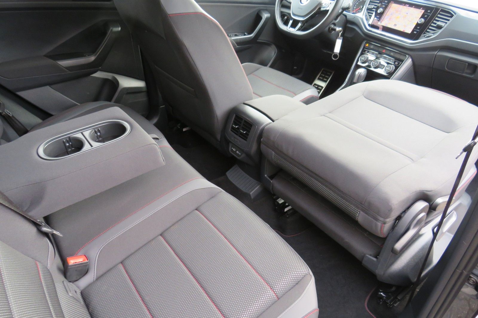 Fahrzeugabbildung Volkswagen T-Roc SPORT/R-LINE ACC KAMERA SITZH. 18`NAVI 1H