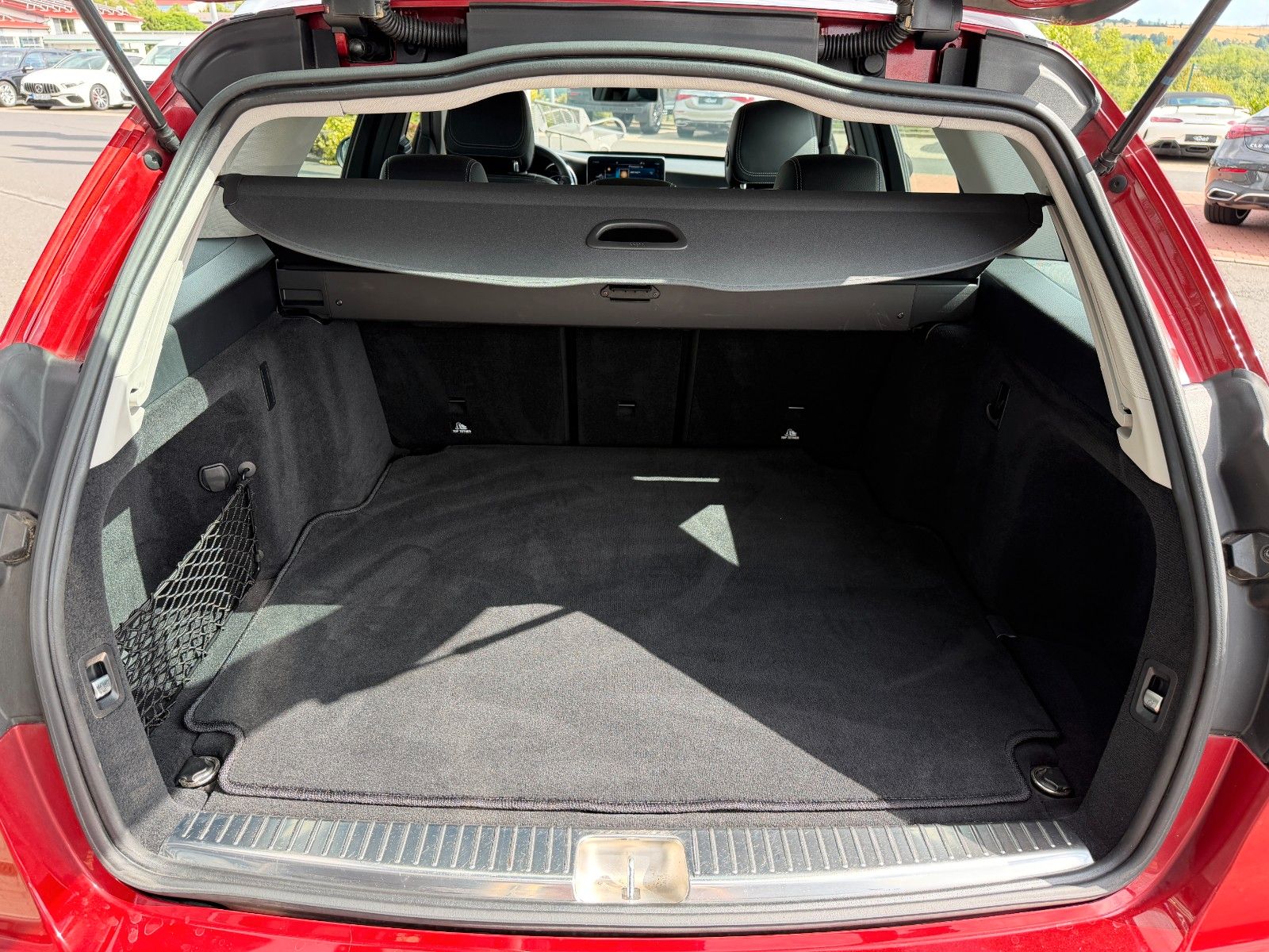 Fahrzeugabbildung Mercedes-Benz C 180 T Avantgarde MBEAM+Distr+R-Kamera+LenkAssi