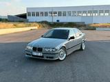 BMW Bmw e36 316i umgebaut 320i - BMW 316 mit Benzin-Antrieb: Limousine, 316i E36