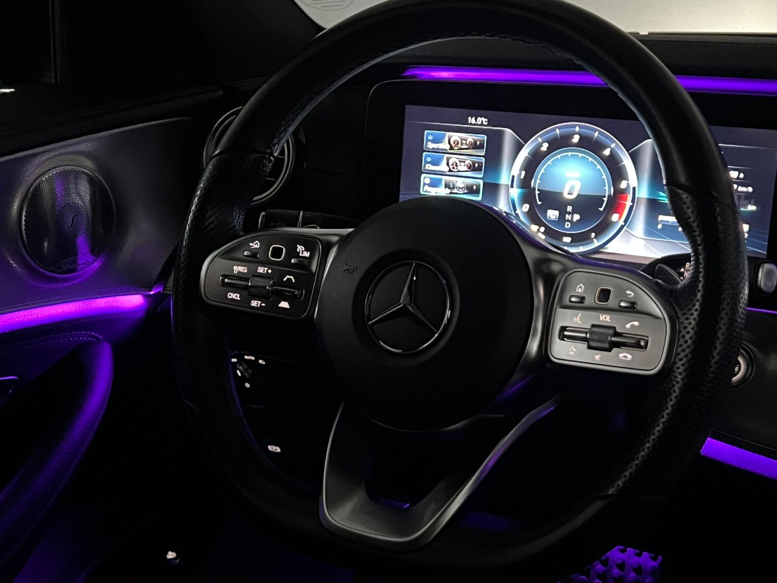 Fahrzeugabbildung Mercedes-Benz E 350 d Lim. AMG-LINE/BURMESTER/ACC/PANO/WIDE