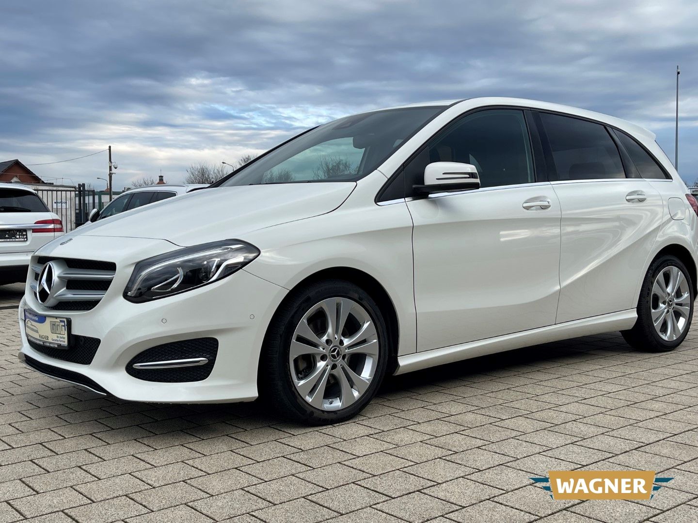 Fahrzeugabbildung Mercedes-Benz B 220 4Matic Automatik AHK SHZ LED Kamera