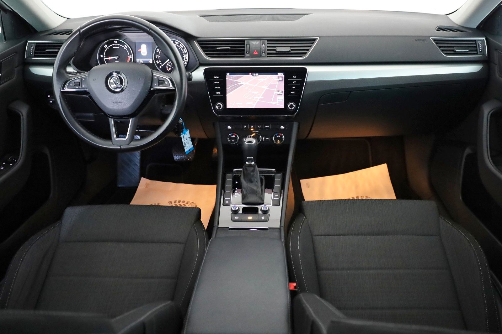 Fahrzeugabbildung SKODA Superb Combi Ambition Navi,Bi-Xenon,Kamera,SR+WR