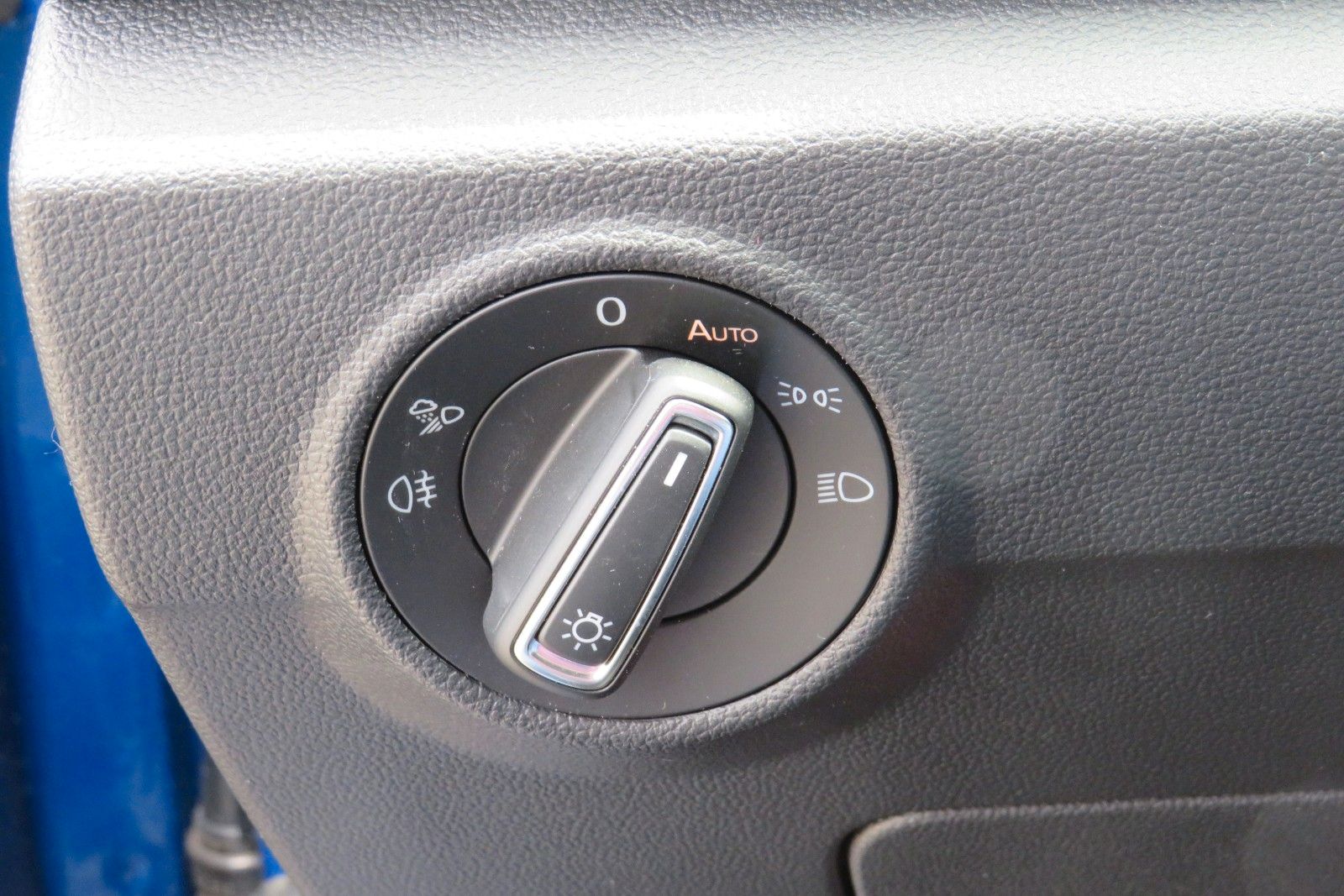 Fahrzeugabbildung Volkswagen T-Roc Style ACC APP MASSAGE SITZH. 17`KAMERA 1.H