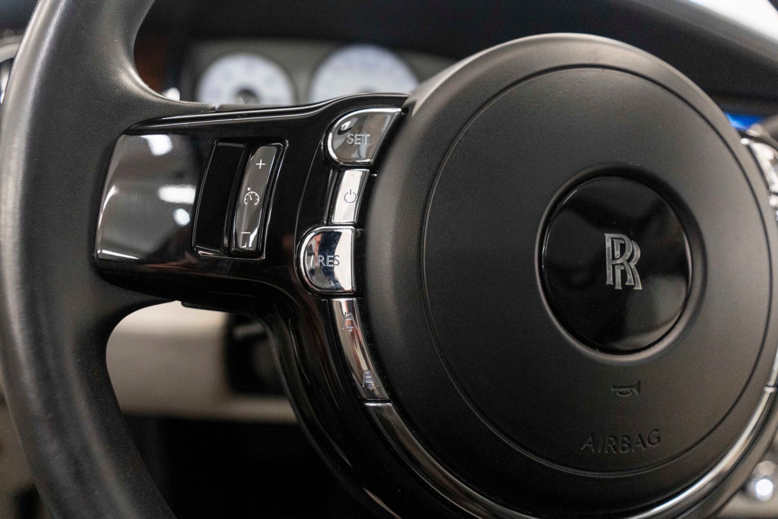 Fahrzeugabbildung Rolls-Royce Ghost V12 TWO TONE FACELIFT STERNHIMMEL KÜHLBOX