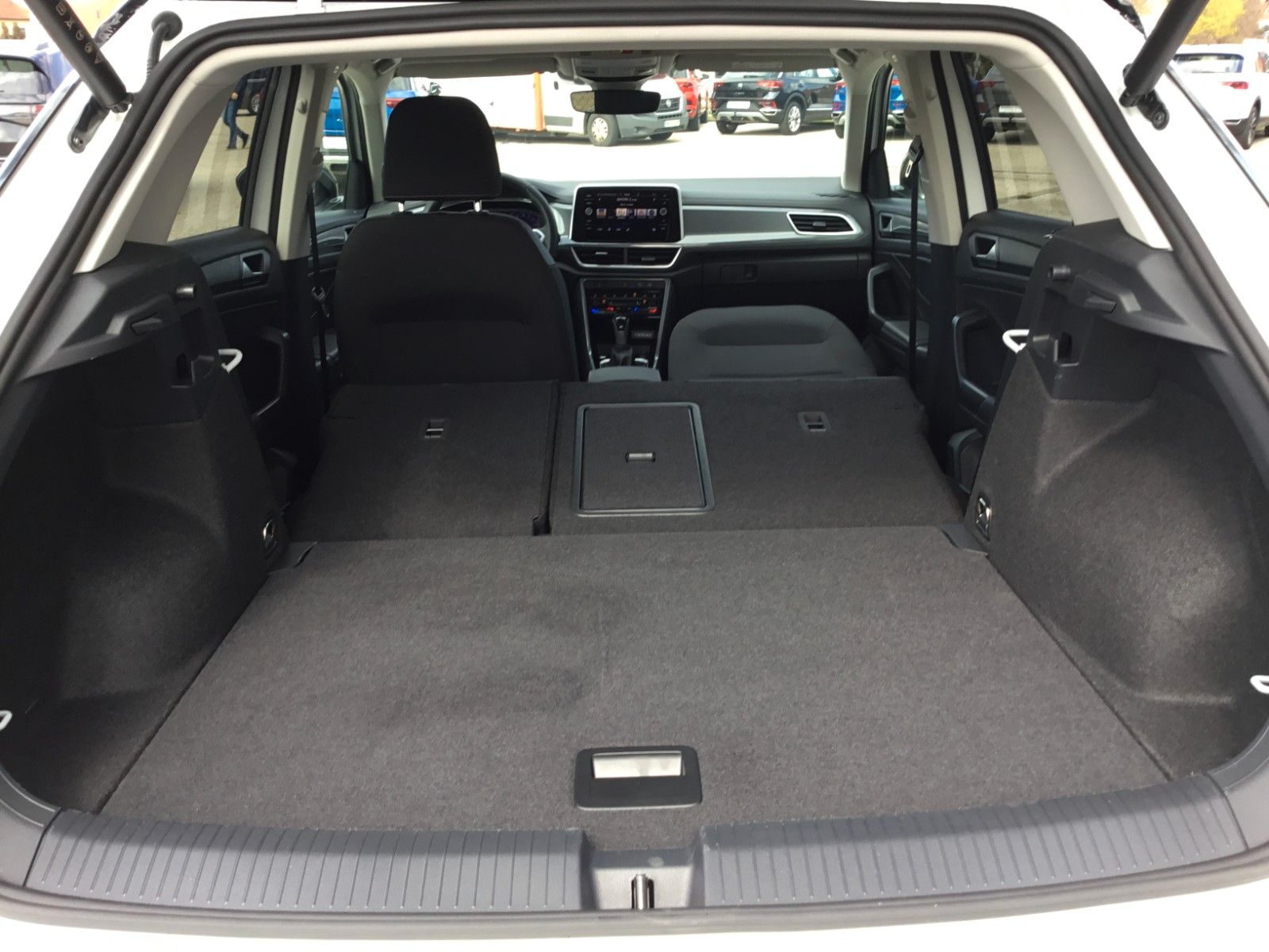 Fahrzeugabbildung Volkswagen T-Roc 1.5 TSI DSG Style+ACC+MatrixLED+Kessy+Navi