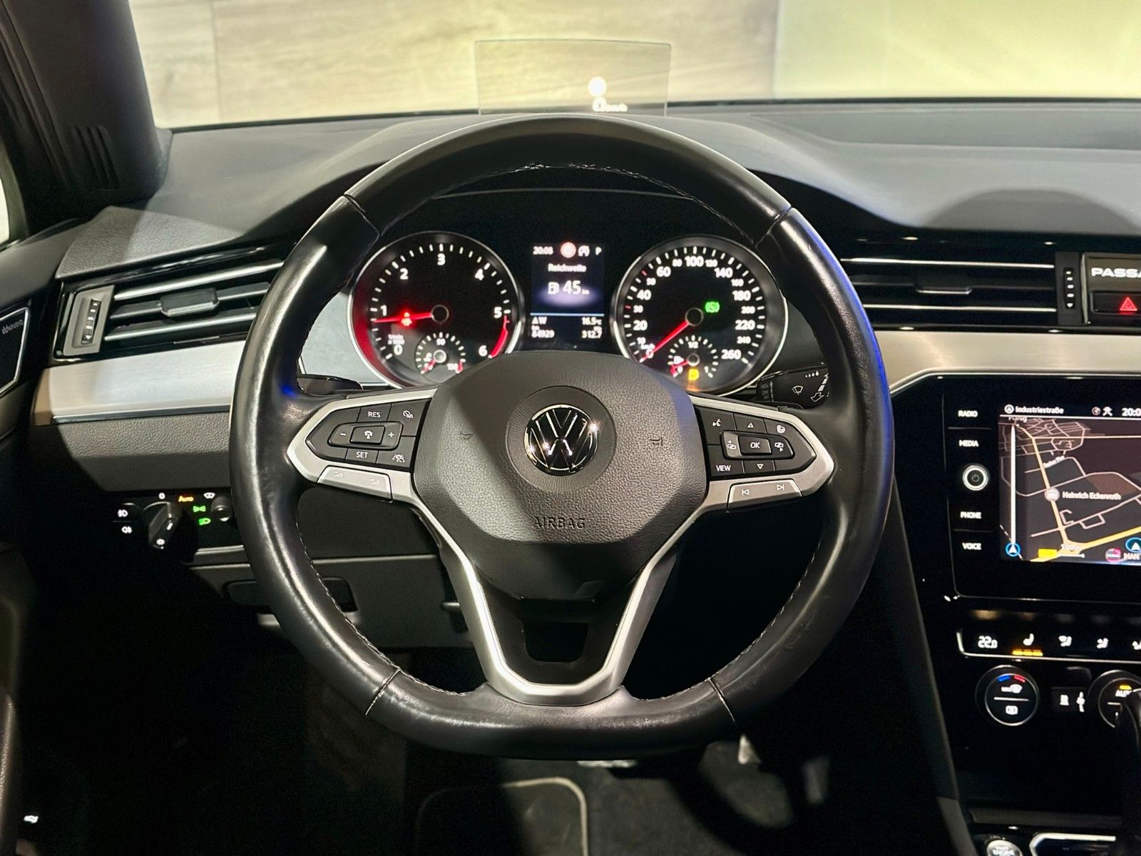 Fahrzeugabbildung Volkswagen Passat Variant Elegance*HUD*DYNA.*Standh.*AHK*