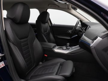 Fahrzeugabbildung BMW 320d xD Sport Line Kamera Laser HiFi AHK Komfort