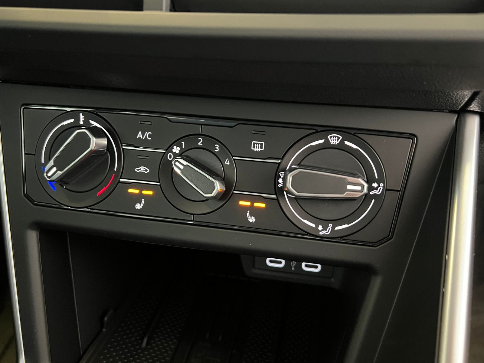 Fahrzeugabbildung Volkswagen Polo Life 1.0 TSI *LED, App Connect, PDC, Kamera