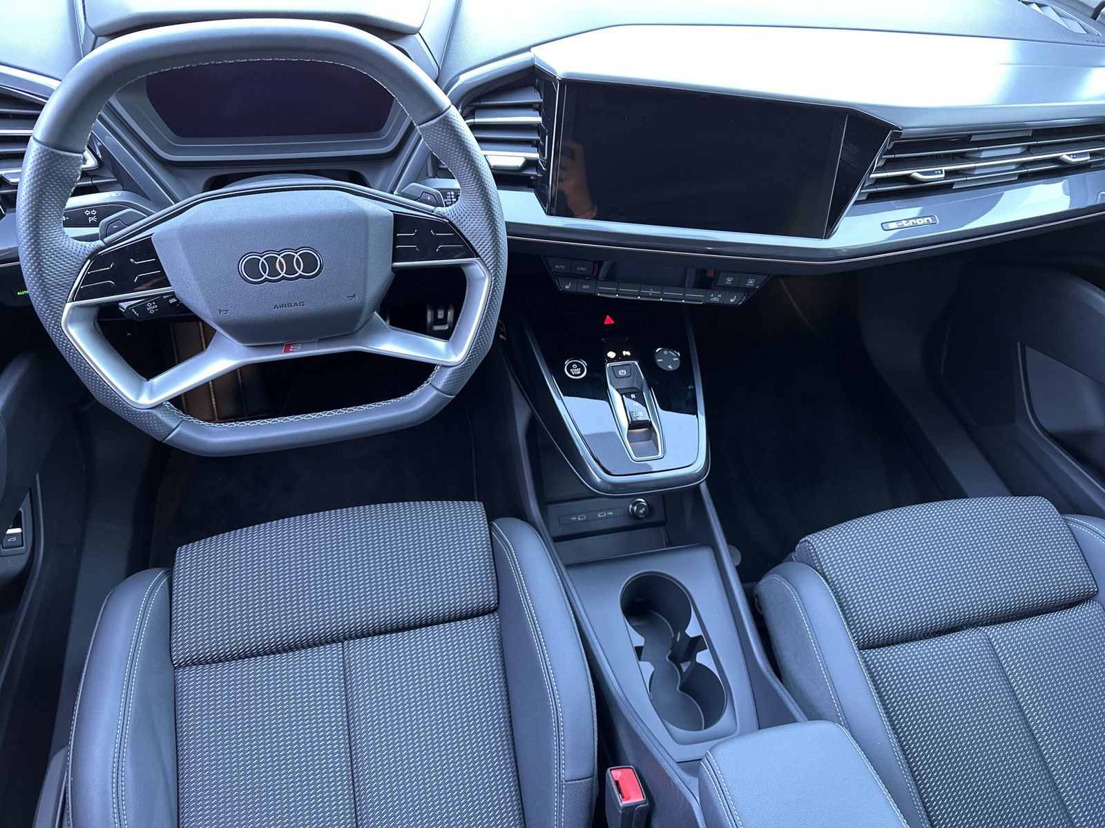 Fahrzeugabbildung Audi Q4 e-tron 35 S-Line Black NAV+LED+20ZO+V-COCKPIT