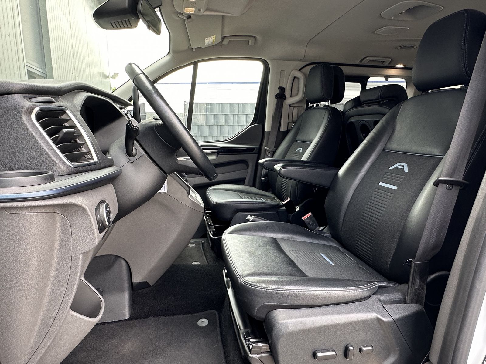Fahrzeugabbildung Ford Tourneo Custom 320 L2H1 Active NAV+XEN+KAM+AHK