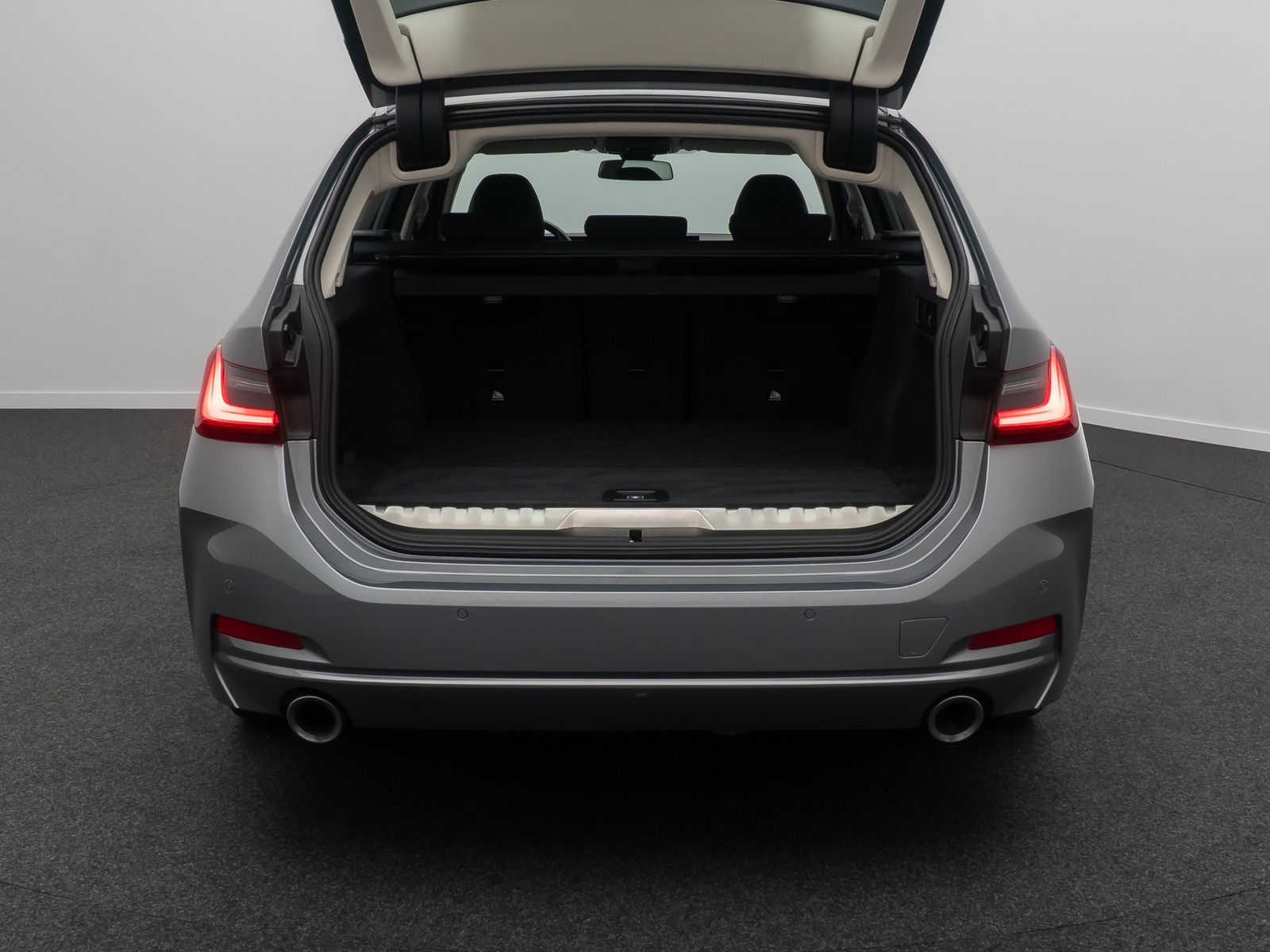 Fahrzeugabbildung BMW 320e AHK Widscreen PDC GeschwndigReg DAB HiFi