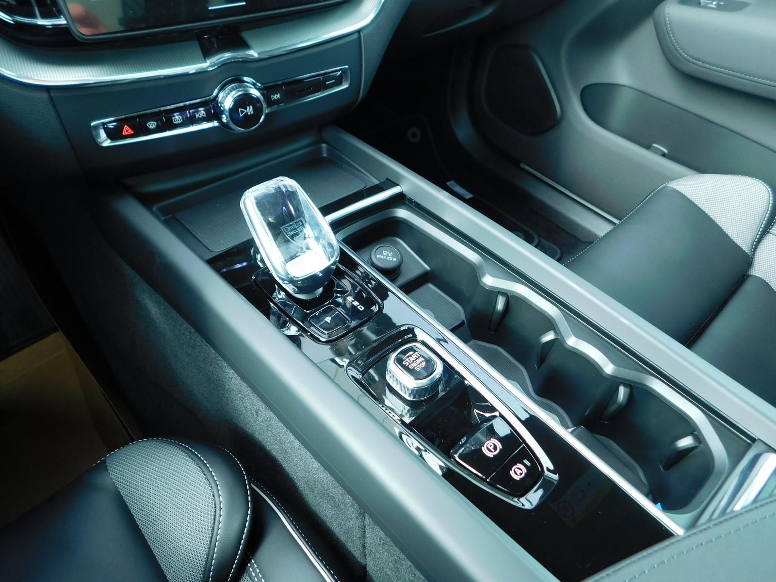 Fahrzeugabbildung Volvo XC60 T6 AWD Plus Black Edition