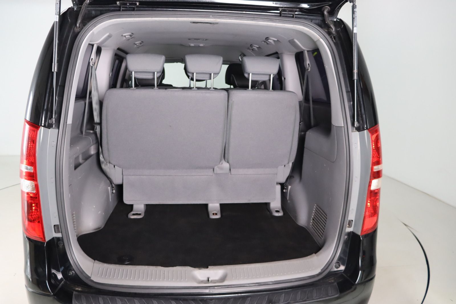 Fahrzeugabbildung Hyundai H-1 * Standhzg. * Leder 8 Sitze * Travel