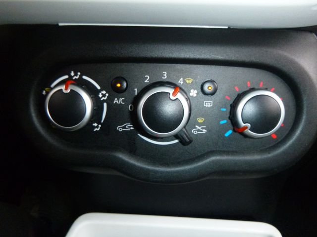 Fahrzeugabbildung Renault Twingo 1,0 SCe 70 >49.943KM/Sitzheizung<