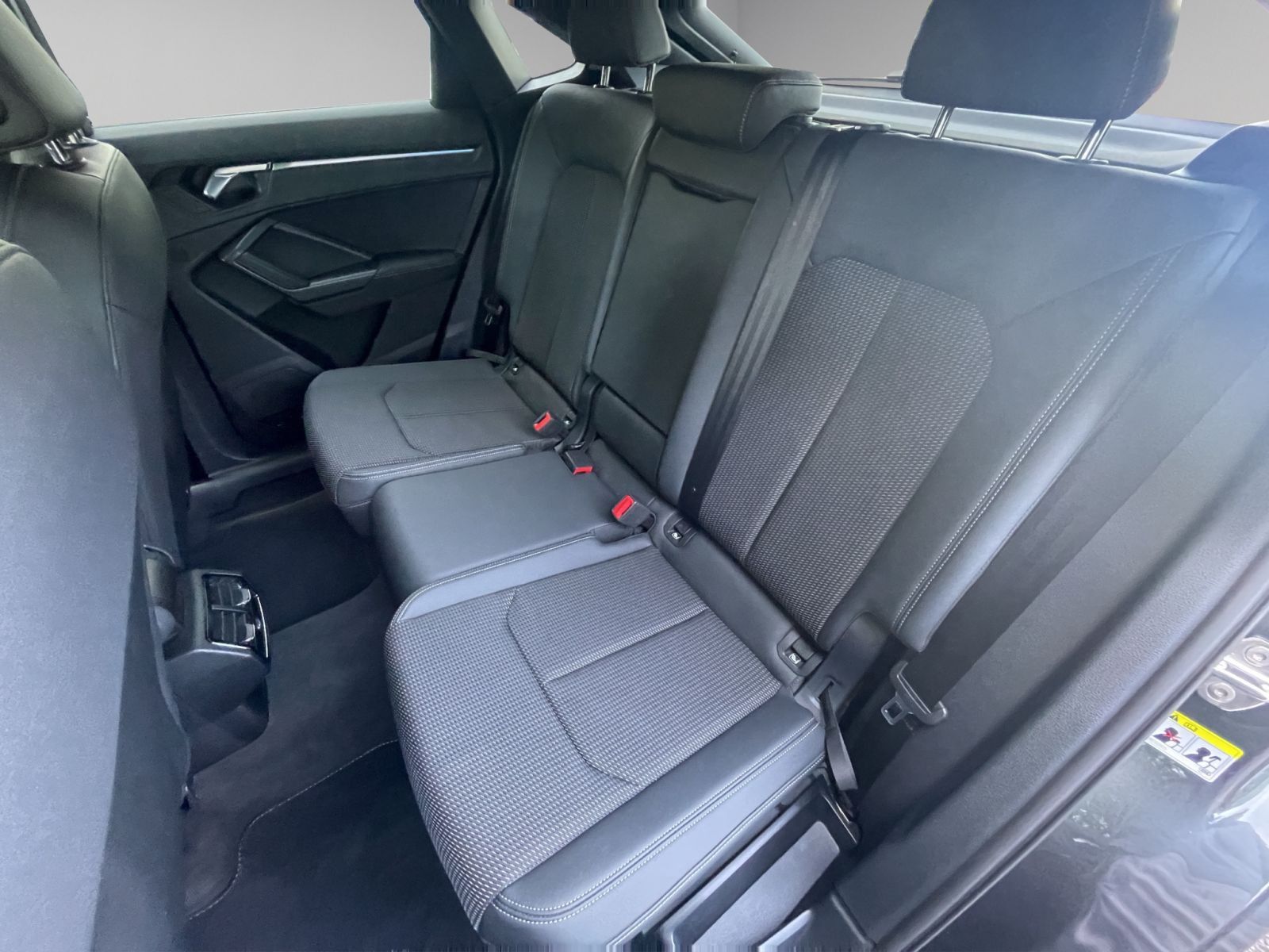 Audi Q3 SB 45 TFSI qu. S line Matrix SONOS AHK 360° foto 17