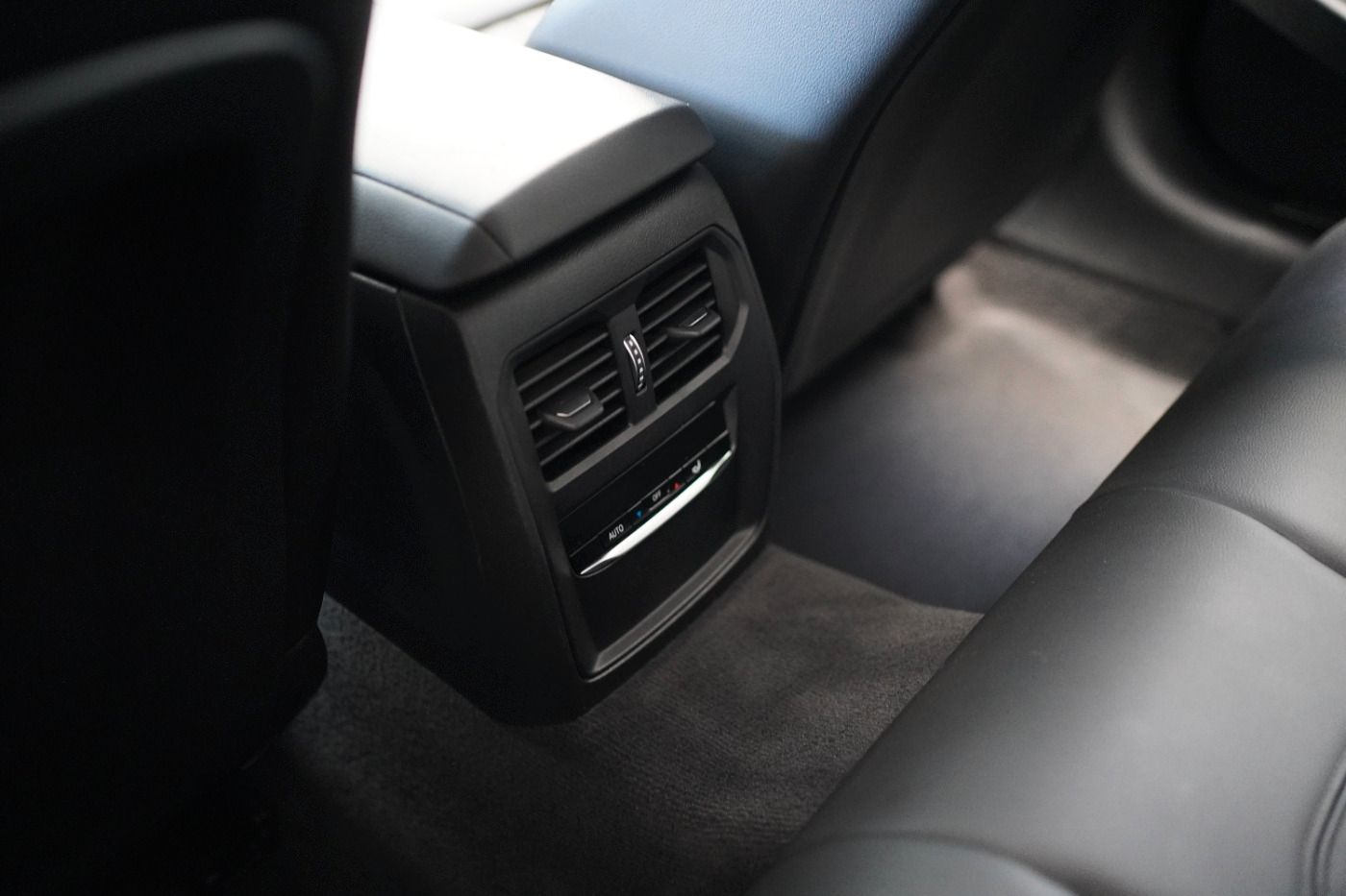 Fahrzeugabbildung BMW 320d Touring +Live Cockpit Prof.+Driving Assist.