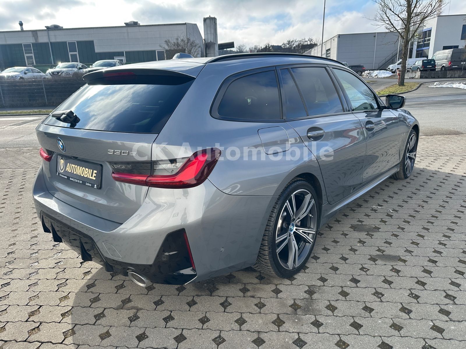 Fahrzeugabbildung BMW 330e Touring M-Sport/Navi/Head-Up/LED/Kam/AHK