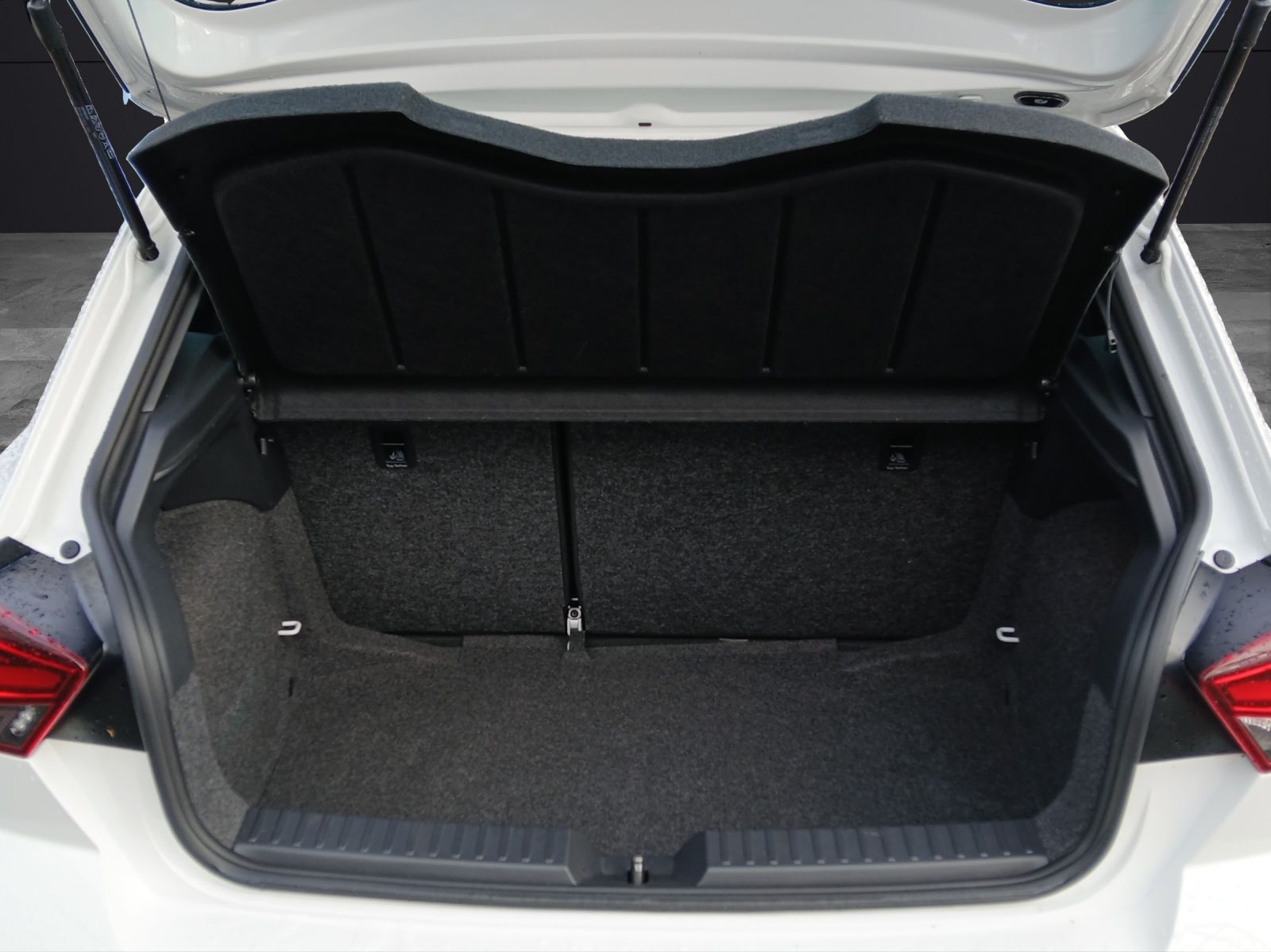 Fahrzeugabbildung SEAT Ibiza TSI FR DSG LED Navi AID ACC RFK SH 18"