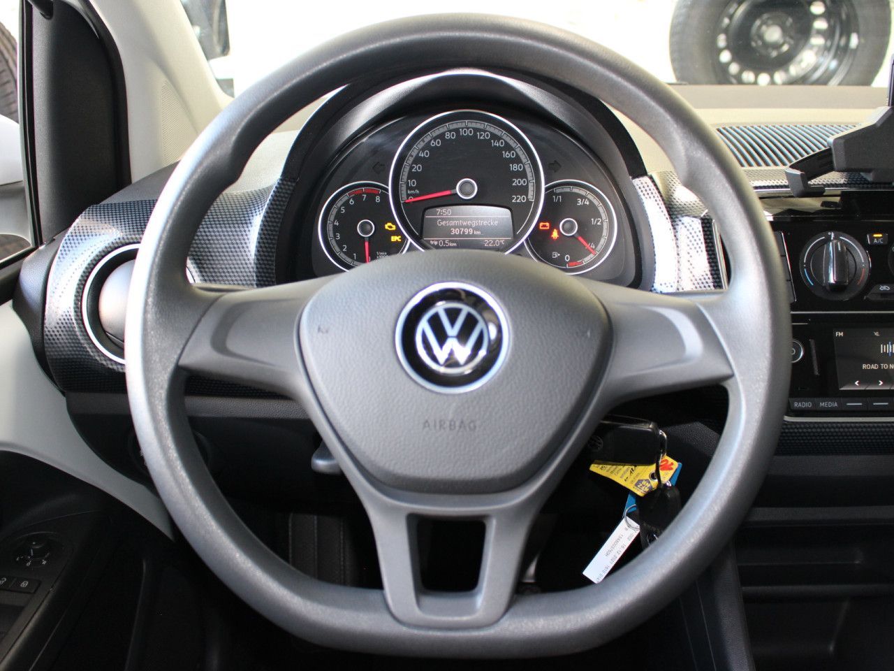 Fahrzeugabbildung Volkswagen up! move Klima/SHZ/Maps+More Dock