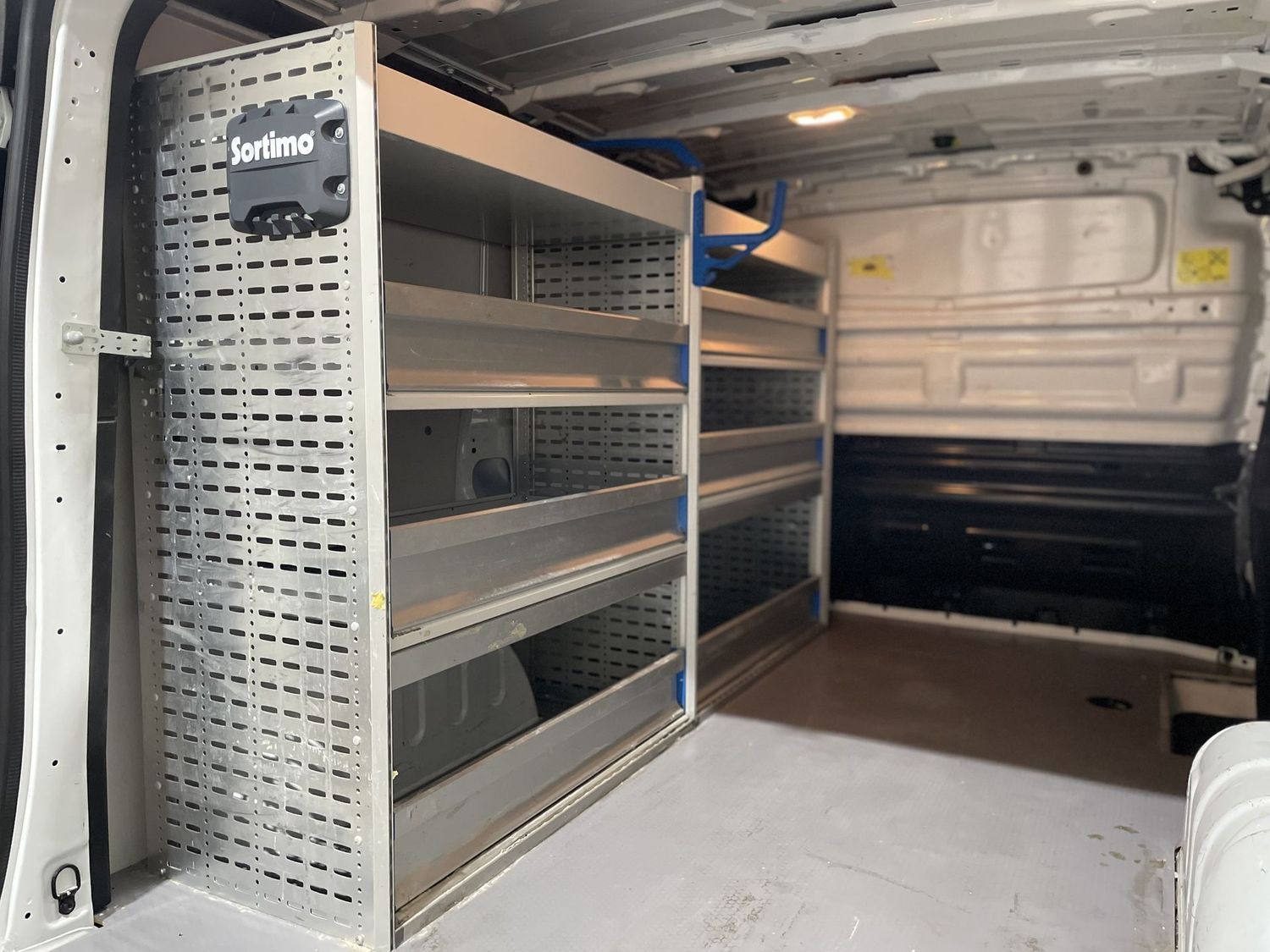 Fahrzeugabbildung Opel Vivaro Kasten L1H1 2,9t #Sortimo#Navi#Klima#